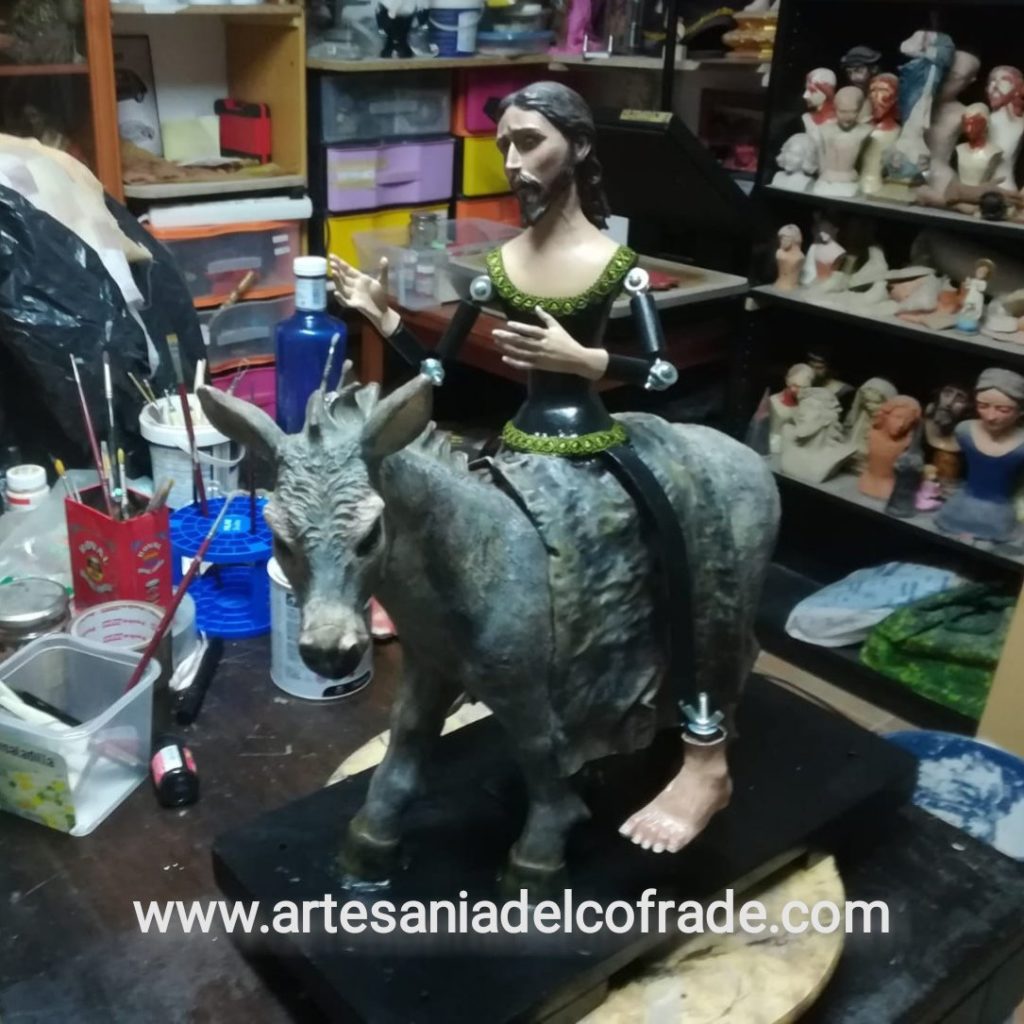 Cristo montado en la borriquita realizado por encargo en nuestro taller de imagineria cofrade Artesania del Cofrade